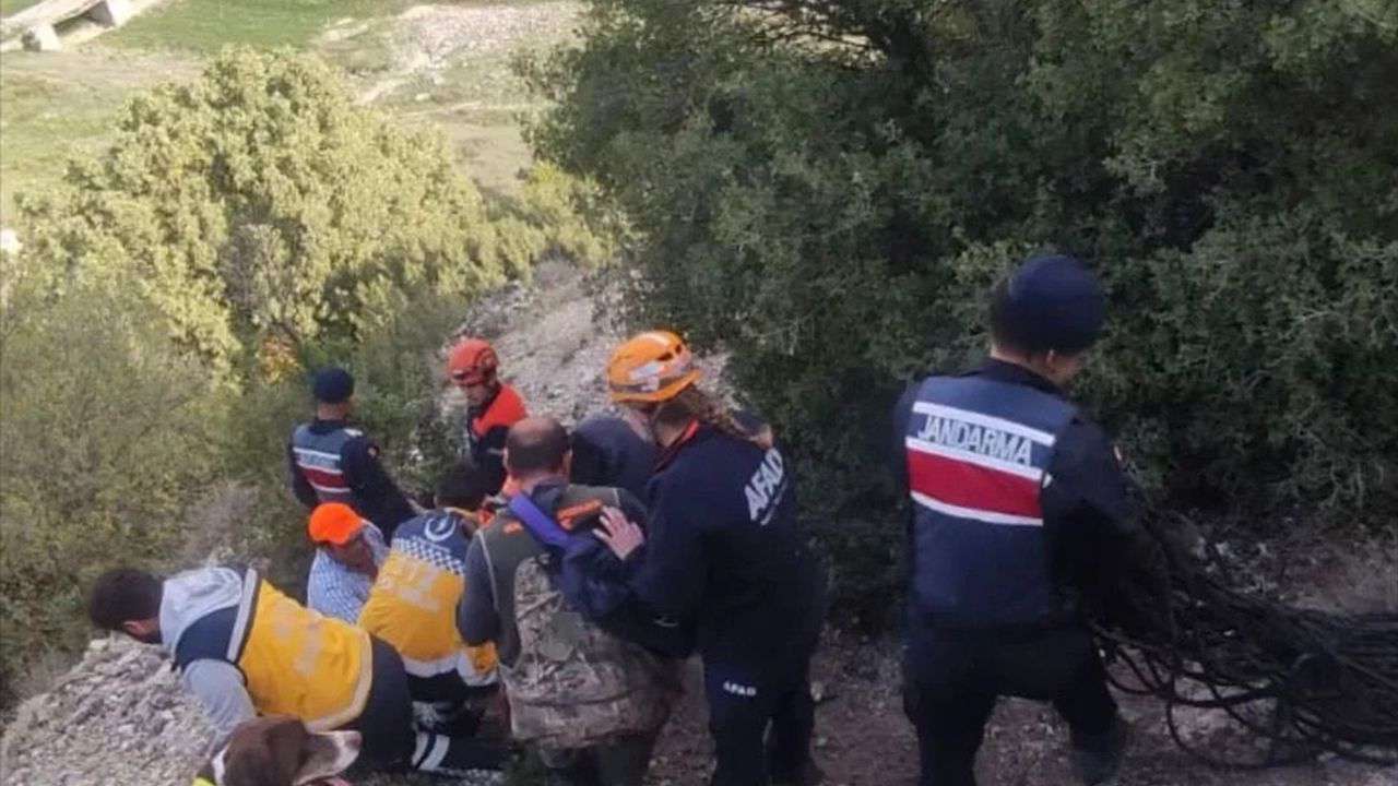 Uşak Ulubey Sülümenli'de dere yatağına düşen vatandaş kurtarıldı