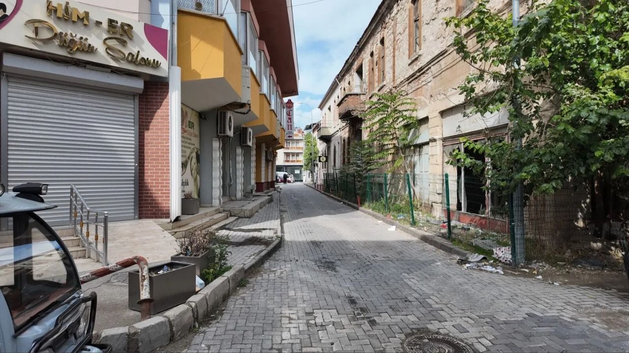 Uşak'ın ilk kaloriferli konağının içler acısı hali