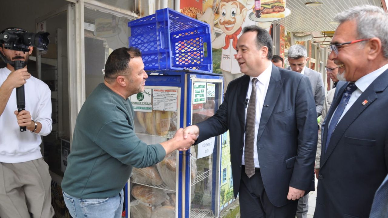 Başkan Besim Dutlulu, Uşak'ın komşusu Selendi'de dertleri dinledi