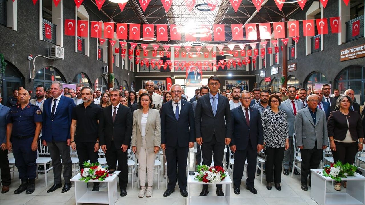 Uşak'ta yılın ahisi terzi Yücel Karabulut seçildi! Yılın kalfası Hasan Kalem ve çırağı da Menderes Demir oldu