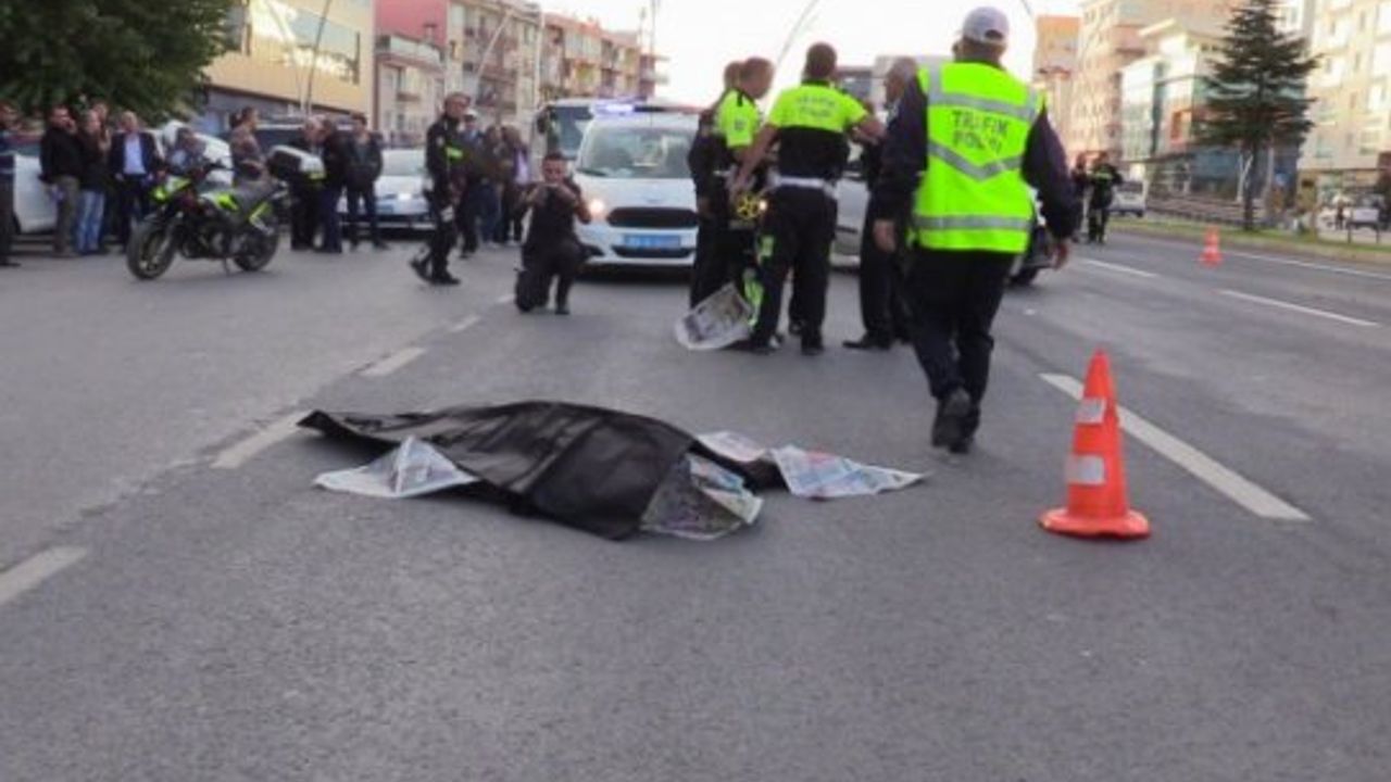 Uşak'ta dört yol kavşağındaki kazada, 1 kişi öldü