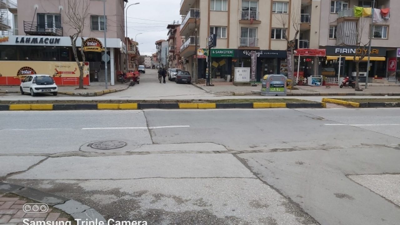 M. Sesli öğrencilerinin can güvenliği için U. Mumcu Caddesi'nde trafik düzenlemesi yapılmalı