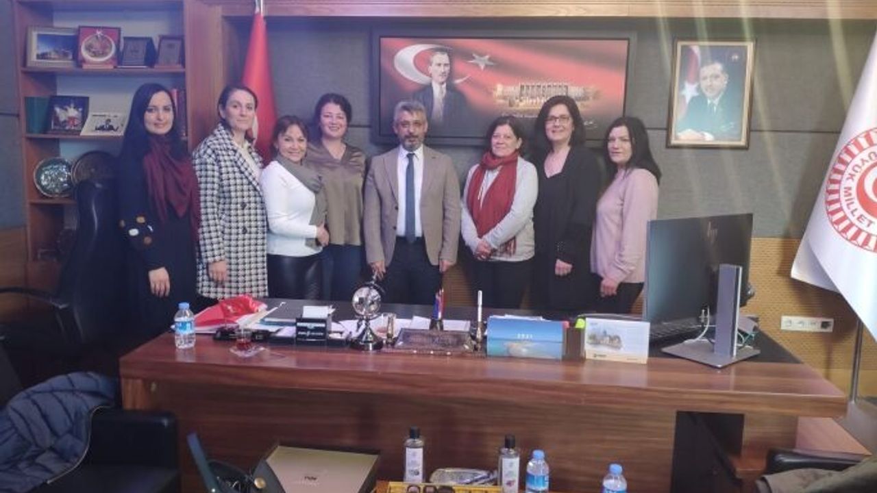 Uşaklı kadınlar Mehmet Altay'ı ziyaret etti