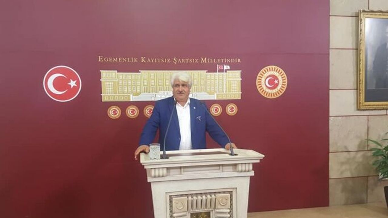 Uşak Karabeyli Köyü Muhtarı Hasan Alabaş, geçirdiği kalp krizi nedeniyle hayatını kaybetti