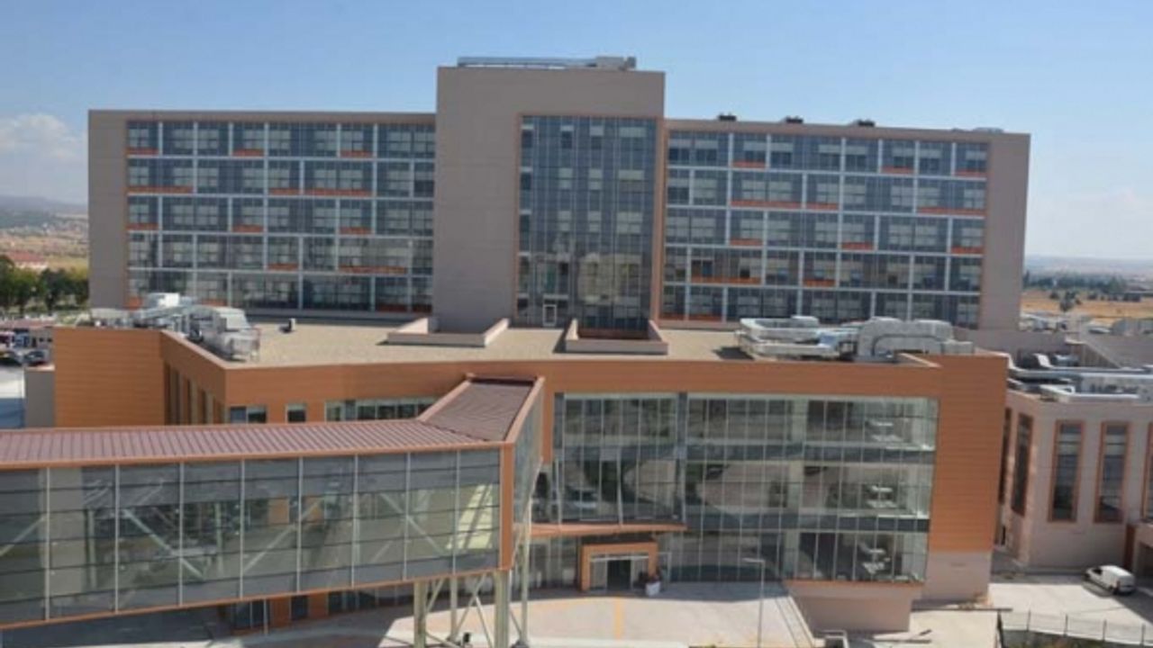 Toköz: Uşak’ta özel hastane dolup taşıyor, devlet hastanemizde kimsecikler yok