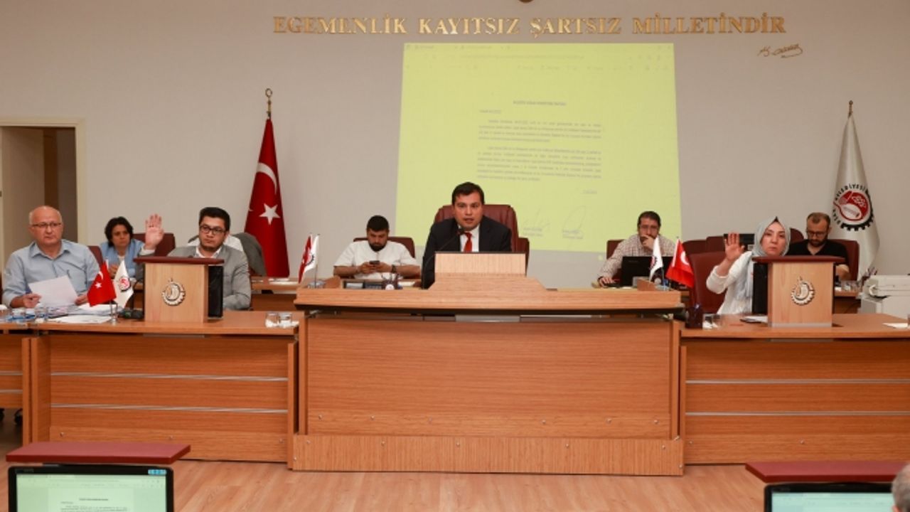 Uşak Belediye Meclisi'nde Mehmet Akif Ersoy karakolu tartışma konusu oldu