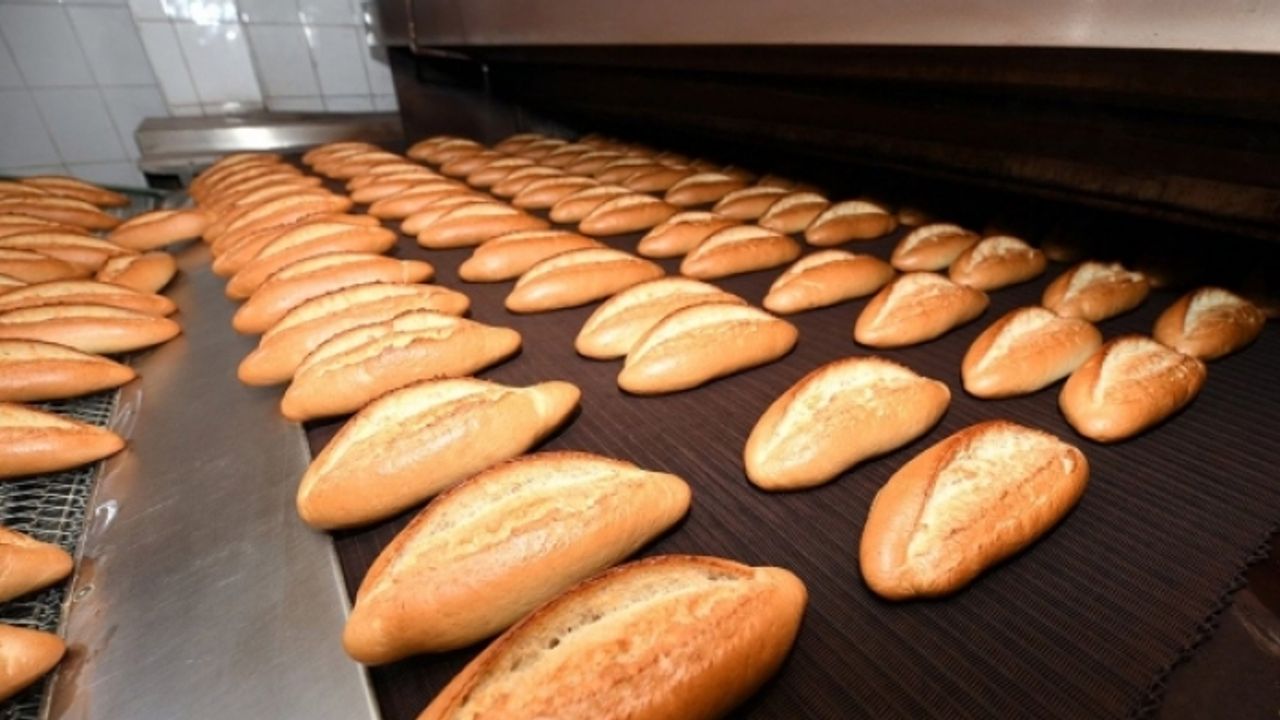 Uşak'ta fırınlarda kilosu 19 TL olan ekmek, Halk Ekmek'te 7 TL 70 kuruşa satılıyor