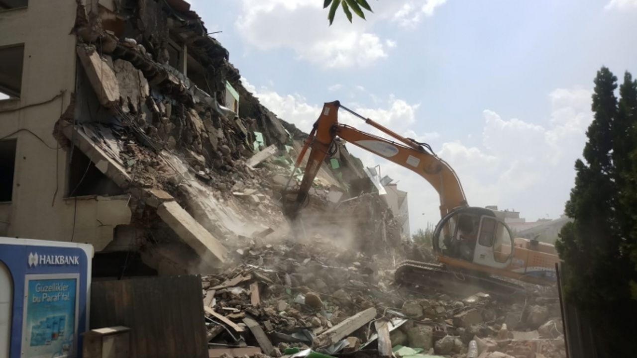 Mimarlar Odası Başkanı Samancı: Yıkılan belediye binasının tarihi bir değeri yok, Ulu Camii'nin ortaya çıkacak olması sevindirici
