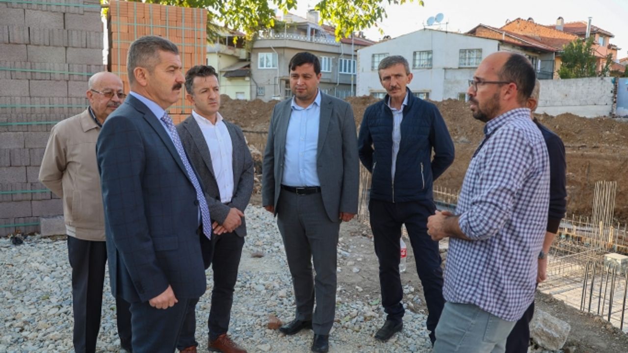 İnşaatı yükselen yeni Uşak Aşevi alanında inceleme yaptılar