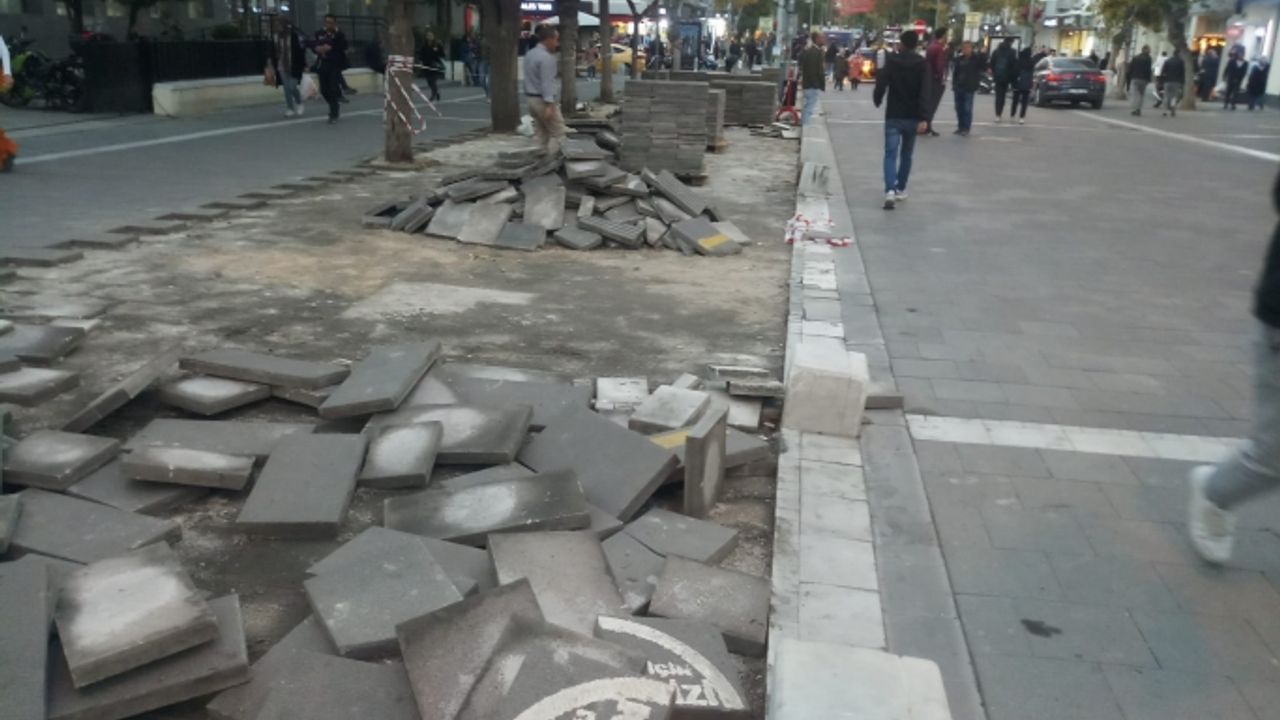 İsmetpaşa Caddesi'nden sökülen 2 buçuk milyonluk taş, başka cadde ve sokaklarda kullanılacak