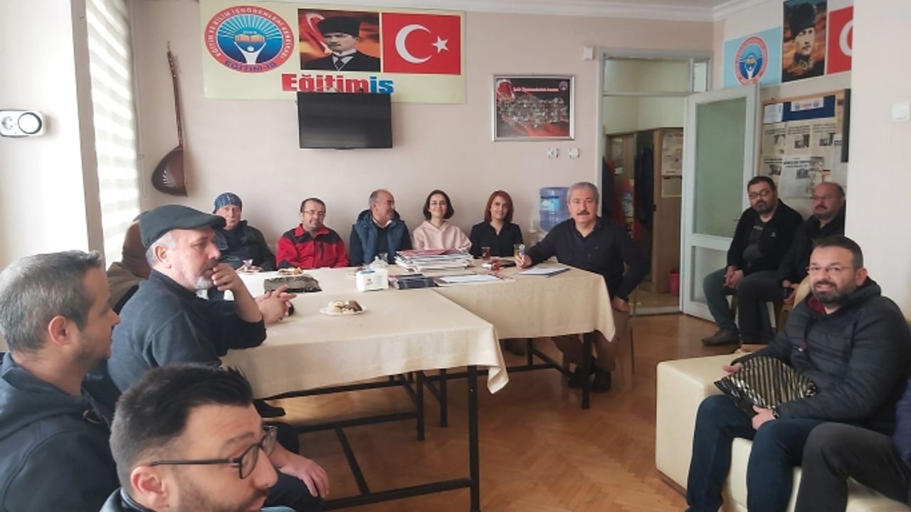 Uşak Eğitim İş, okul temsilcileriyle istişare toplantısı yaptı