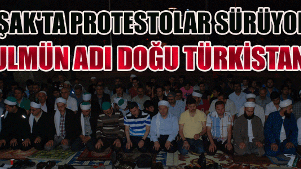 ATATÜRK ANITI ÖNÜNDE İFTARLI VE TERAVİH NAMAZLI PROTESTO