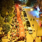 Uşak'ta 30 Ağustos nedeniyle gerçekleşen Fener Alayı'nda dev Türk Bayrağı açıldı