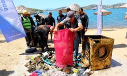 Bodrum Gümbet Sahilindeki deniz temizliğinde çamaşır makinesi dahi çıktı