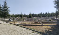 Uşak Belediyesi mezarlıklara ücretsiz servis kaldırıyor
