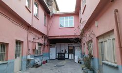 Uşak'ta Çiçek Palas Oteli olarak açılan ve Bayraktar adını alan otel yıkıldı