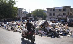 Çöpler nedeniyle çift şerit olan yol teke düştü