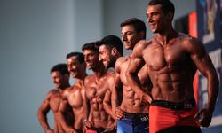 Bin bir emekle vücut geliştiren sporcular, İzmir'de yarıştı