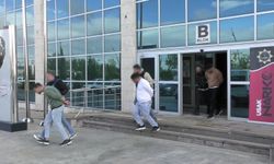 Uşak'taki gençleri zehirleyecek maddeleri midelerinde taşıdılar