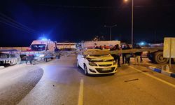 Uşak'ın Banaz ilçesi Susuz kavşağında tır ve otomobil kaza yaptı