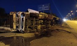 Uşak Banaz MYO önünde tır devrildi!