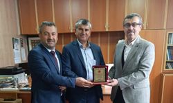Uşak Yeni Sanayii Camii müezzini emekli oldu ve plaketle onurlandırıldı
