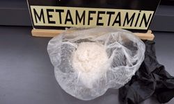 Uşak'ta arabanın klimasına saklanan tehlikeli kristaller polisten kaçmadı!