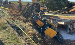 Uşak Sivaslı Eldeniz'de kepçe operatörü hayatını kaybetti