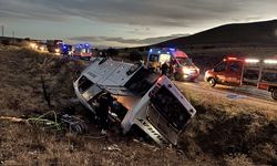 Dinar Tatarlı'daki otobüs kazasında emniyet kemeri takan yolcu yara almadı