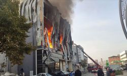 Parfüm fabrikasında yanarak hayatını kaybeden kadınlar için cenaze töreni! Türkiye yasta!