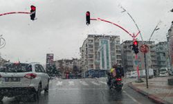 Uşak'ta yağmurlu ve sisli hava etkisini gösterdi