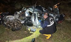 Uşak Dikilitaş'ta refüje çarpan otomobil takla attı! Ümit Güneş ve Musa Köse hayatını kaybetti!