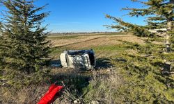 Uşak'ta Omurca köyünde tarlaya  devrilen araçta 5 kişilik aile faciadan döndü!