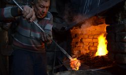 Uşak'ın komşusu Demirci'den 65 yıldır Türkiye'ye çan satıyor