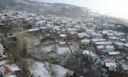 Uşak'ın yakın komşusu Demirci'de kar bereketi!