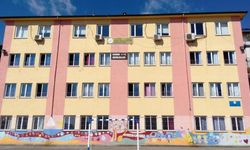 Uşak'ın komşusu Demirci'de Ziya Gökalp  Nurettin Kelem Ortaokulu depreme dayanıksız çıktı