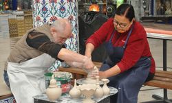 Kütahya ve Eskişehir yolu üzerinde canlı canlı çini yapılıyor