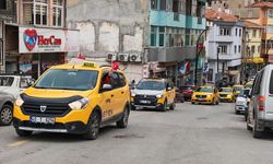 Uşak'ın komşusu Demirci'deki taksicilerden Türk Bayraklı konvoy
