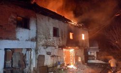 Uşak Banaz Paşacık'taki ev yangınından kurtulan evli çift dumandan etkilendi