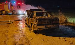 Uşak'ın Banaz ilçesinde otomobil yangını! Sürücü durumu fark edip aracı terk etti!