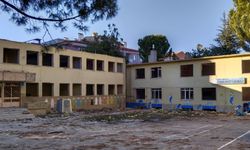 Uşak'ta 68 yıl önce yapılan okullar yıkılıyor!