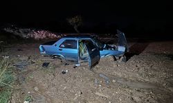 Uşak'ın Ulubey ilçesinde kaza! Otomobil çamur tarlasına uçtu!