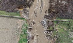 Irlamaz Çayı'ndaki taşkın kontrol tesisi, yoğun yağmurla birlikte çöktü!