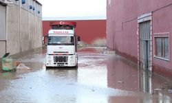 Uşak'ta Çanlı'da dere yatağı çevresine yapılan fabrikaları su aldı