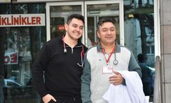 Uşak'ın komşusu Sandıklı'da baba ve oğul aynı hastanede doktorluk yapıyorlar!