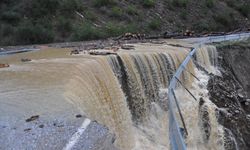 Ödemiş ve Turgutlu yolu çöktü! Yol trafiğe kapandı