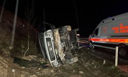 Uşak Ulubey yolunda kayganlaşan zemin kazaya yol açtı! 17 kişi yaralandı