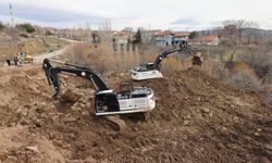 Uşak'ta çöken yoldaki çalışmalar aralıksız sürüyor