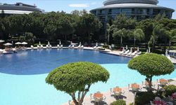 Uşak esnafını temsil edenlerin Antalya'da yaptığı lüks toplantıyı ifşa eden o başkan aday olmuyor!