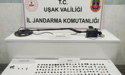 Uşak'ta Jandarma ekipleri, Işık Mahallesi'ndeki eve eser operasyonu yaptı